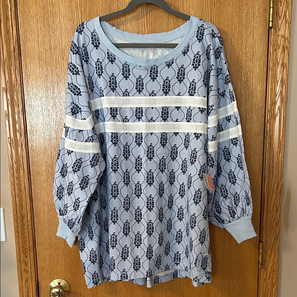 NWT FP Movement Post Up Logo Layer Sz M - Picture 4 of 9
